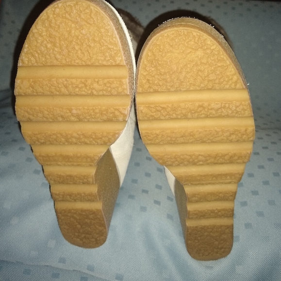Marc Jacobs cream suede wedge boots. Size 36 - Picture 9 of 12
